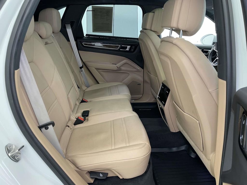 Certified 2023 Porsche Cayenne Platinum Edition AWD/4WD image 22