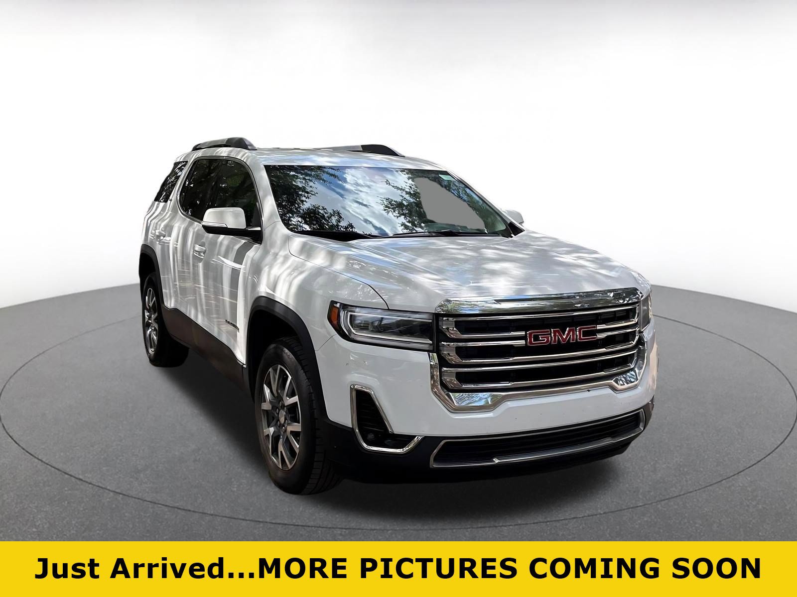 Used 2023 GMC Acadia SLT FWD image 1