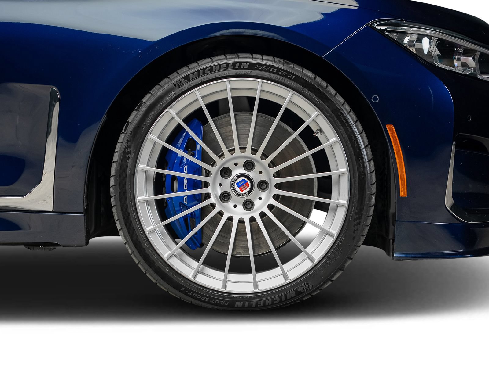 Used 2022 BMW ALPINA B7 xDrive AWD/4WD image 30