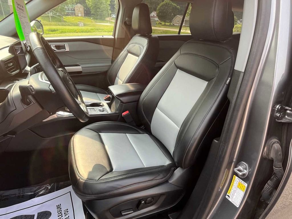 Used 2023 Ford Explorer XLT w/ Equipment Group 202A image 10