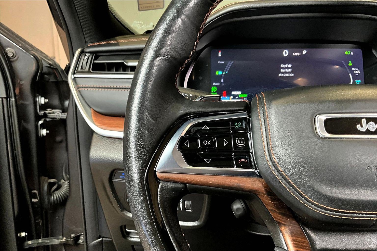 Used 2022 Jeep Grand Cherokee Summit AWD/4WD image 12