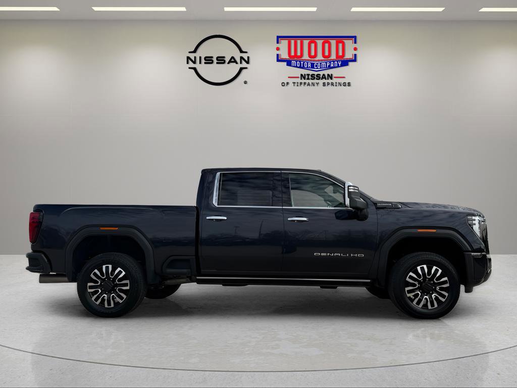 Used 2024 GMC Sierra 3500 Denali Ultimate image 2