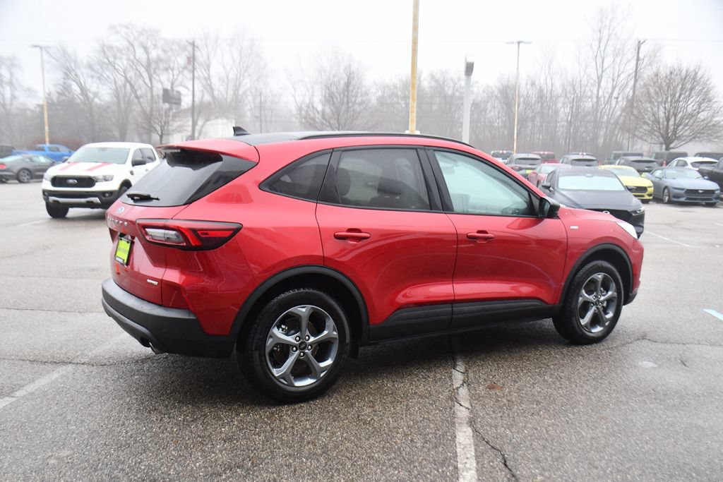 Used 2025 Ford Escape ST-Line w/ Tech Pack #1 AWD/4WD image 7
