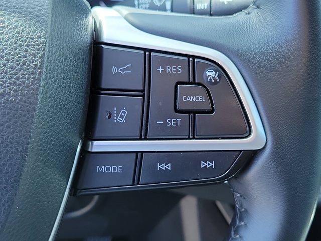 Used 2024 Toyota Highlander LE FWD image 26
