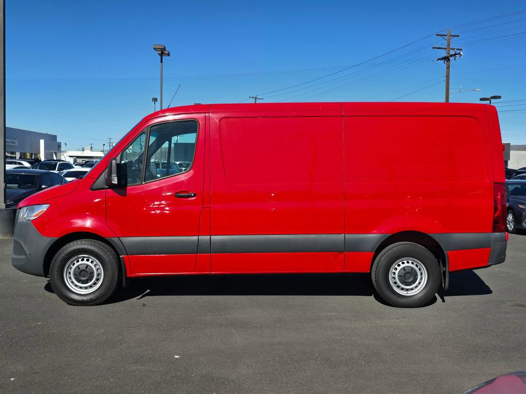 Used 2022 Mercedes-Benz Sprinter 2500 image 2