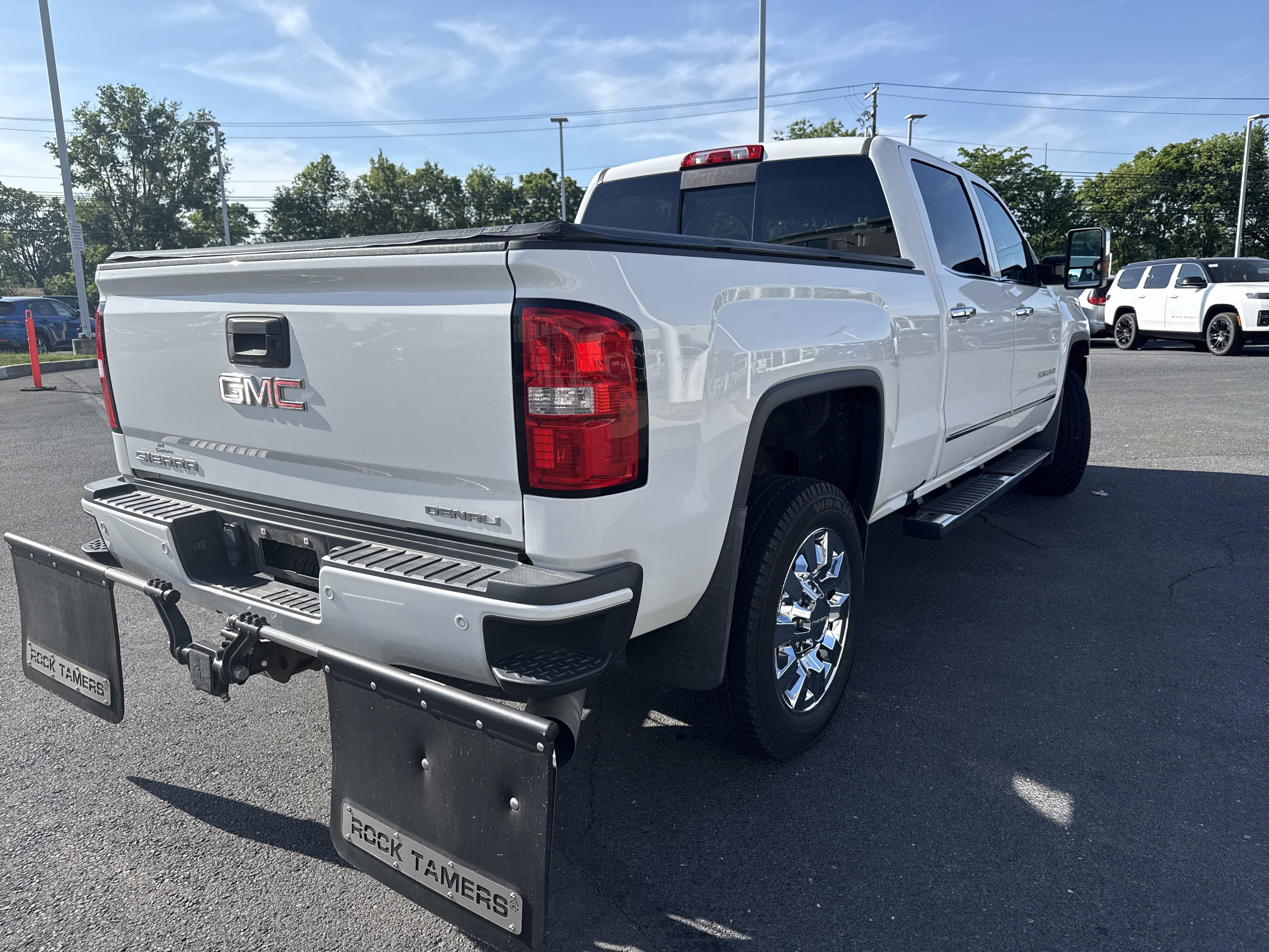 Used 2016 GMC Sierra 2500 Denali w/ Duramax Plus Package AWD/4WD image 5