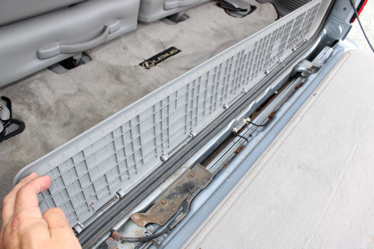 Used 2005 Lexus LX 470 4WD image 30