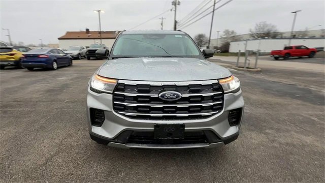 Used 2025 Ford Explorer Active image 3