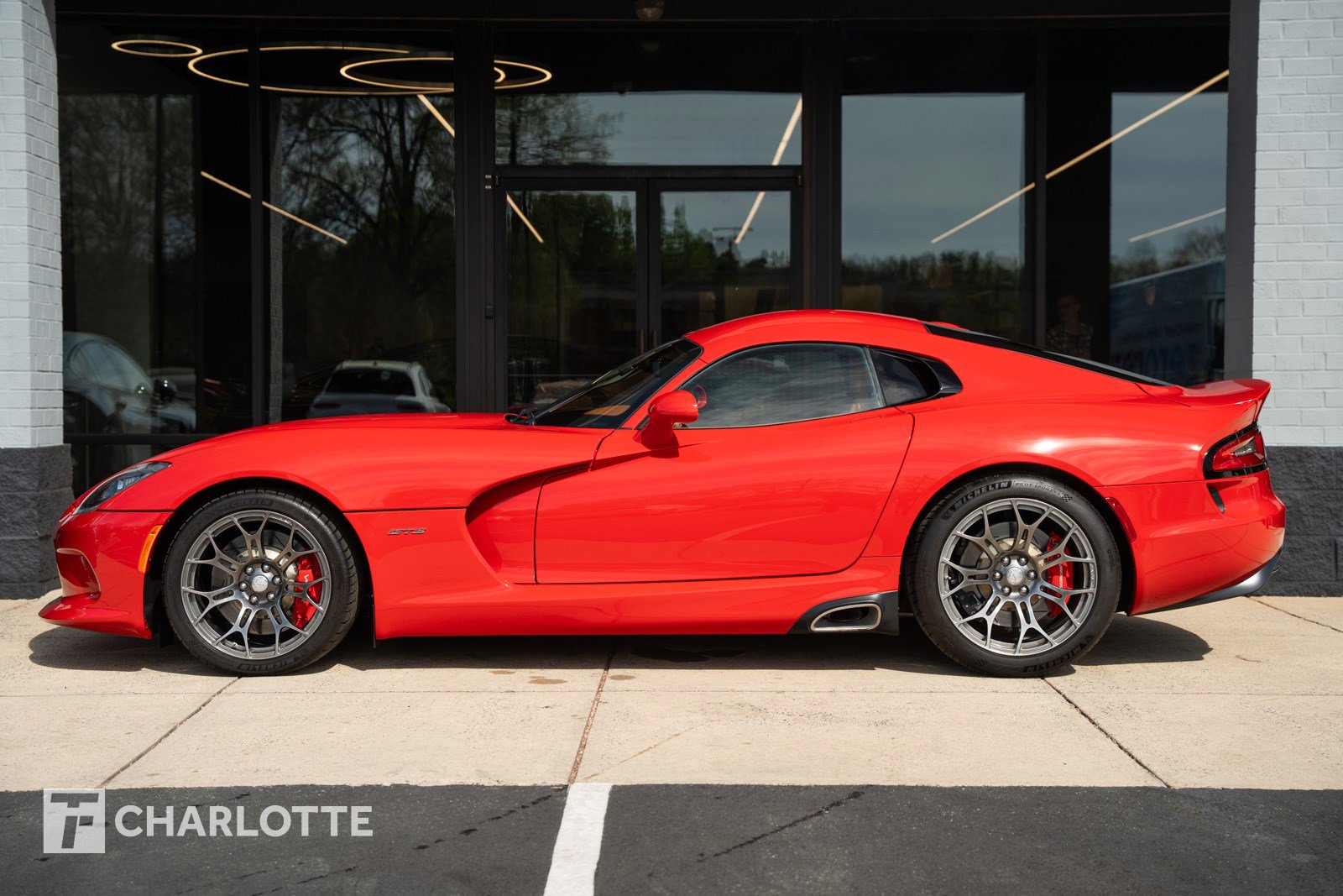 Used 2013 SRT Viper GTS w/ GTS Laguna Interior Pkg image 7