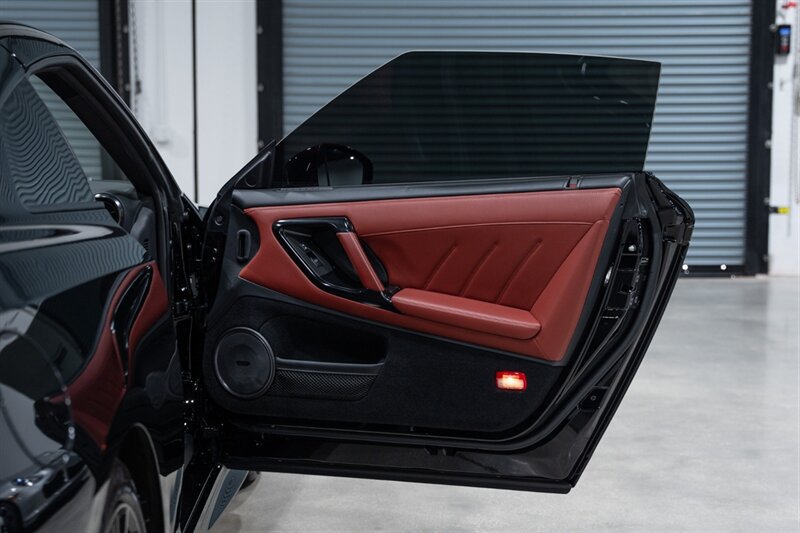 Used 2021 Nissan GT-R Premium AWD/4WD image 31
