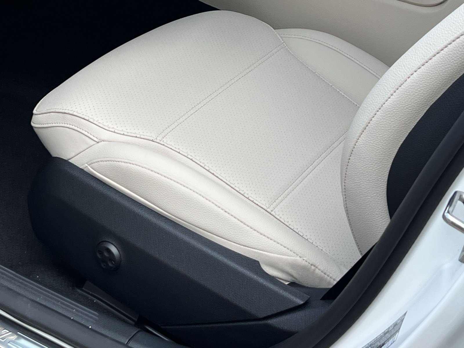 New 2026 Mercedes-Benz C 300 4MATIC Sedan image 19