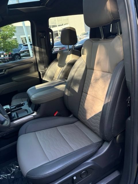 Used 2023 Chevrolet Silverado 1500 ZR2 w/ Technology Package AWD/4WD image 13