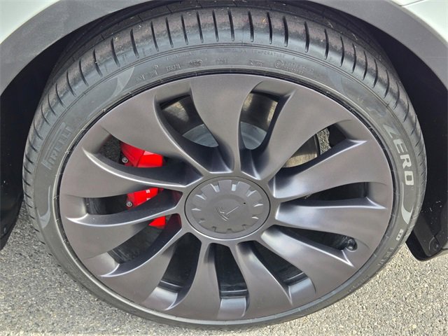 Used 2023 Tesla Model Y Performance image 9