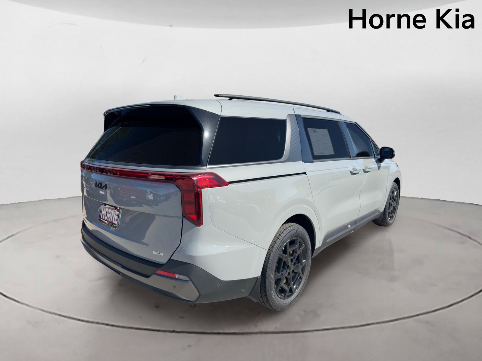 Certified 2026 Kia Carnival SX w/ SX Dark Edition Package FWD image 4