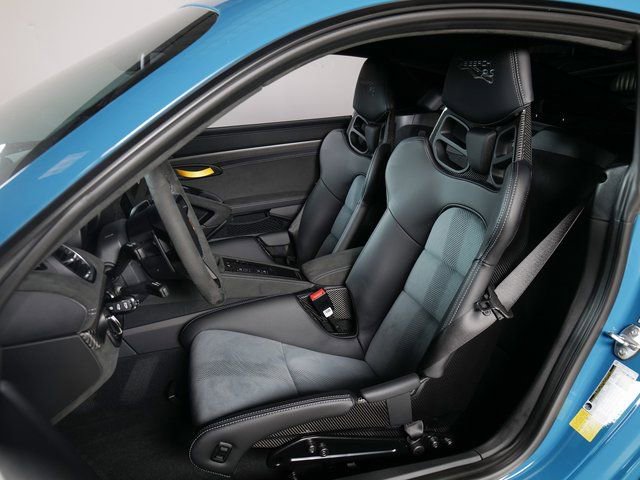 Certified 2025 Porsche 718 Cayman GT4 RS RWD image 5