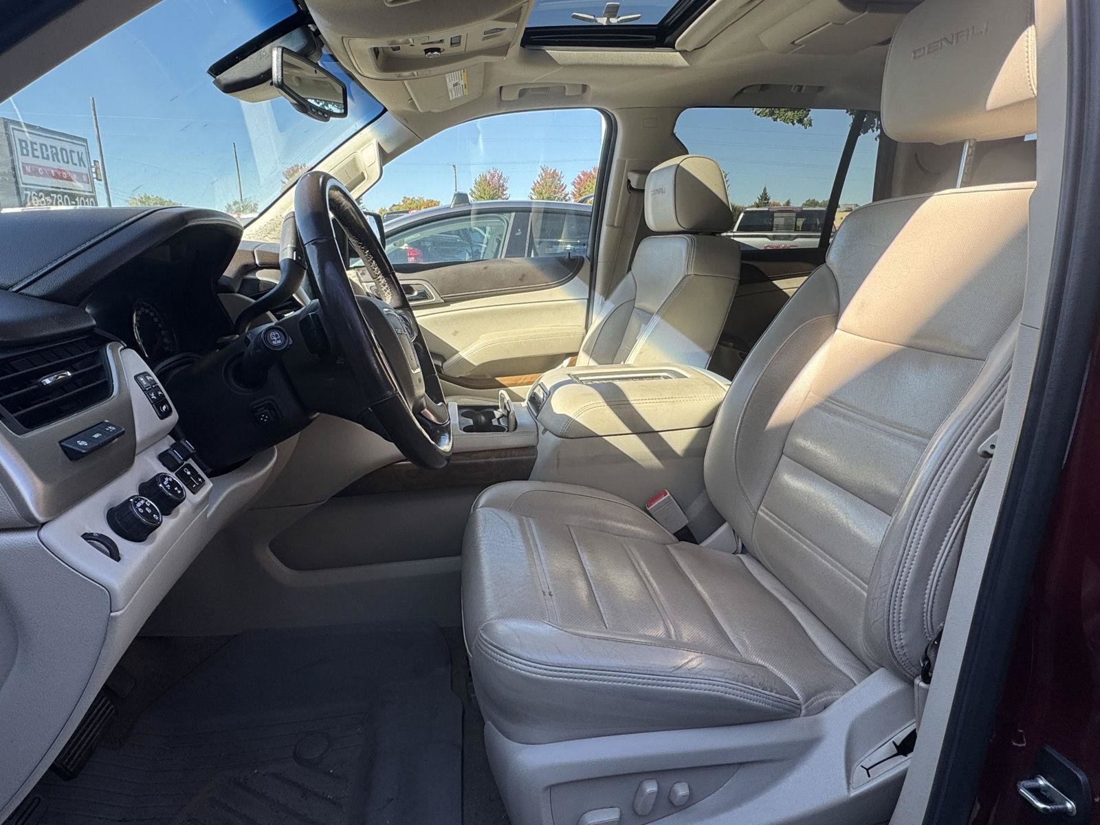 Used 2019 GMC Yukon Denali w/ Denali Ultimate Package AWD/4WD image 4