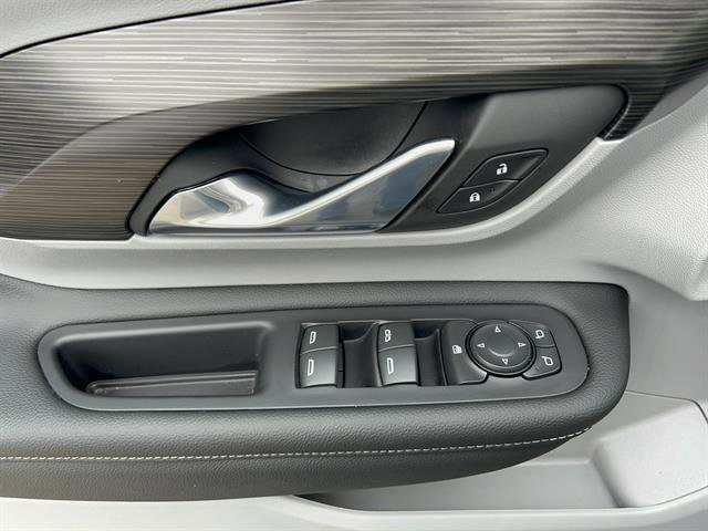 Used 2024 GMC Terrain SLE w/ Driver Convenience Package image 13