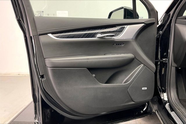 Used 2025 Cadillac XT6 Premium Luxury image 25