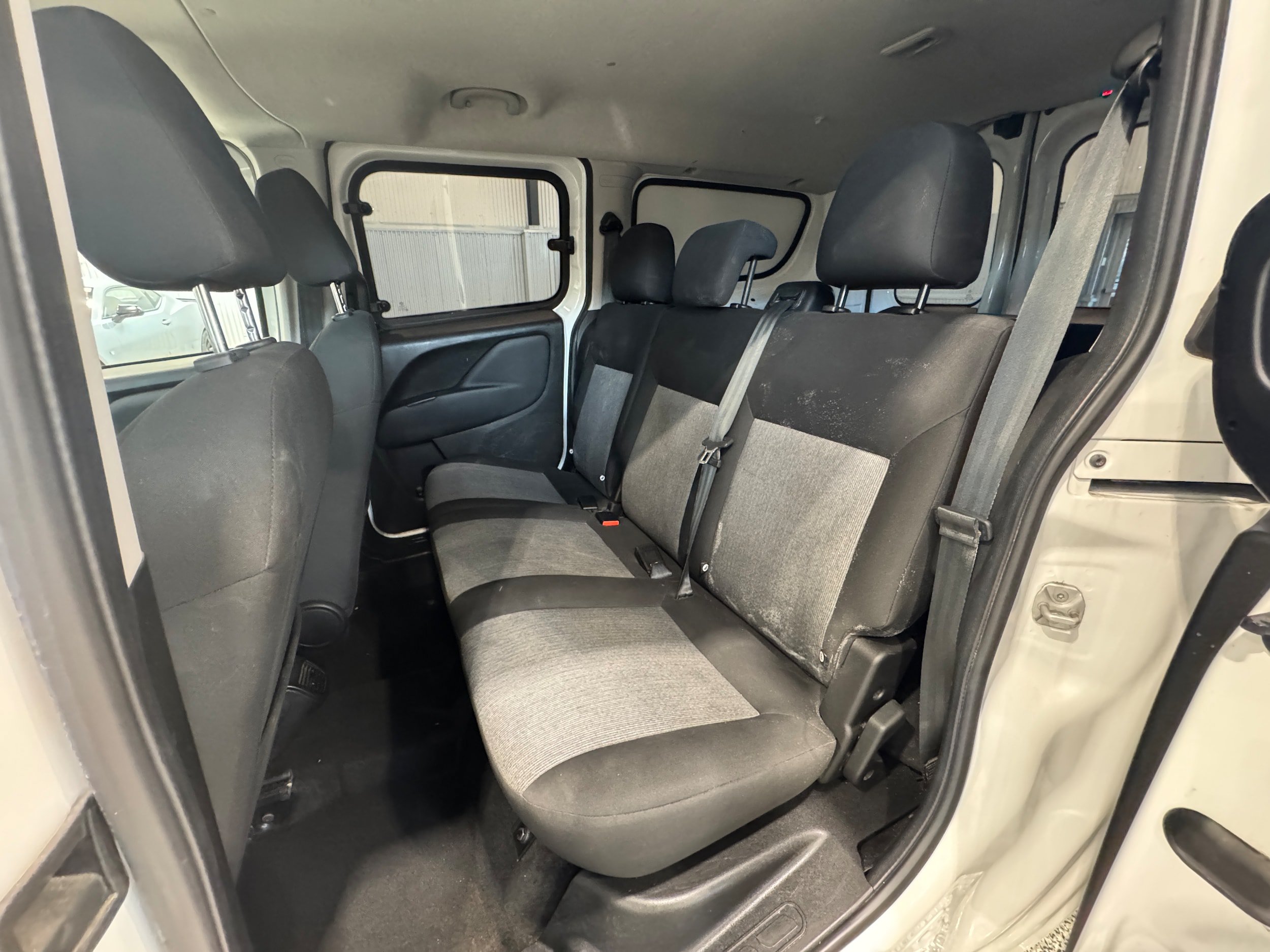 Used 2020 Nissan NV200 SV w/ Back Door Glass Package FWD image 11