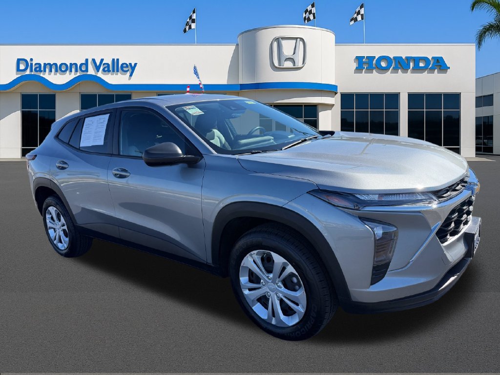 Used 2025 Chevrolet Trax LS