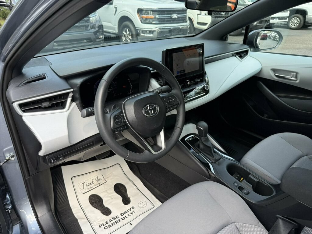 Used 2026 Toyota Corolla SE FWD image 3