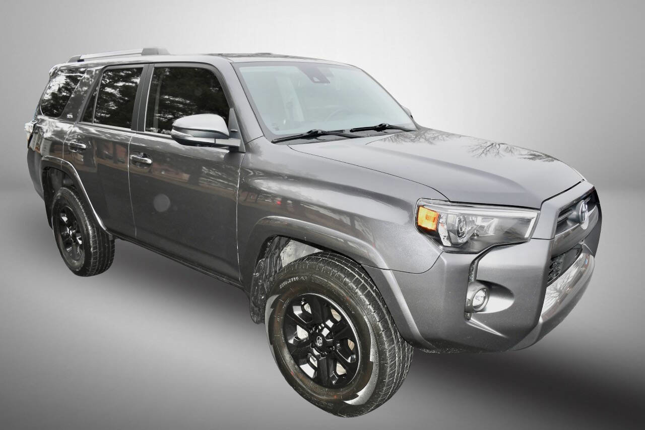 Used 2022 Toyota 4Runner SR5 Premium w/ Moonroof Package AWD/4WD image 9