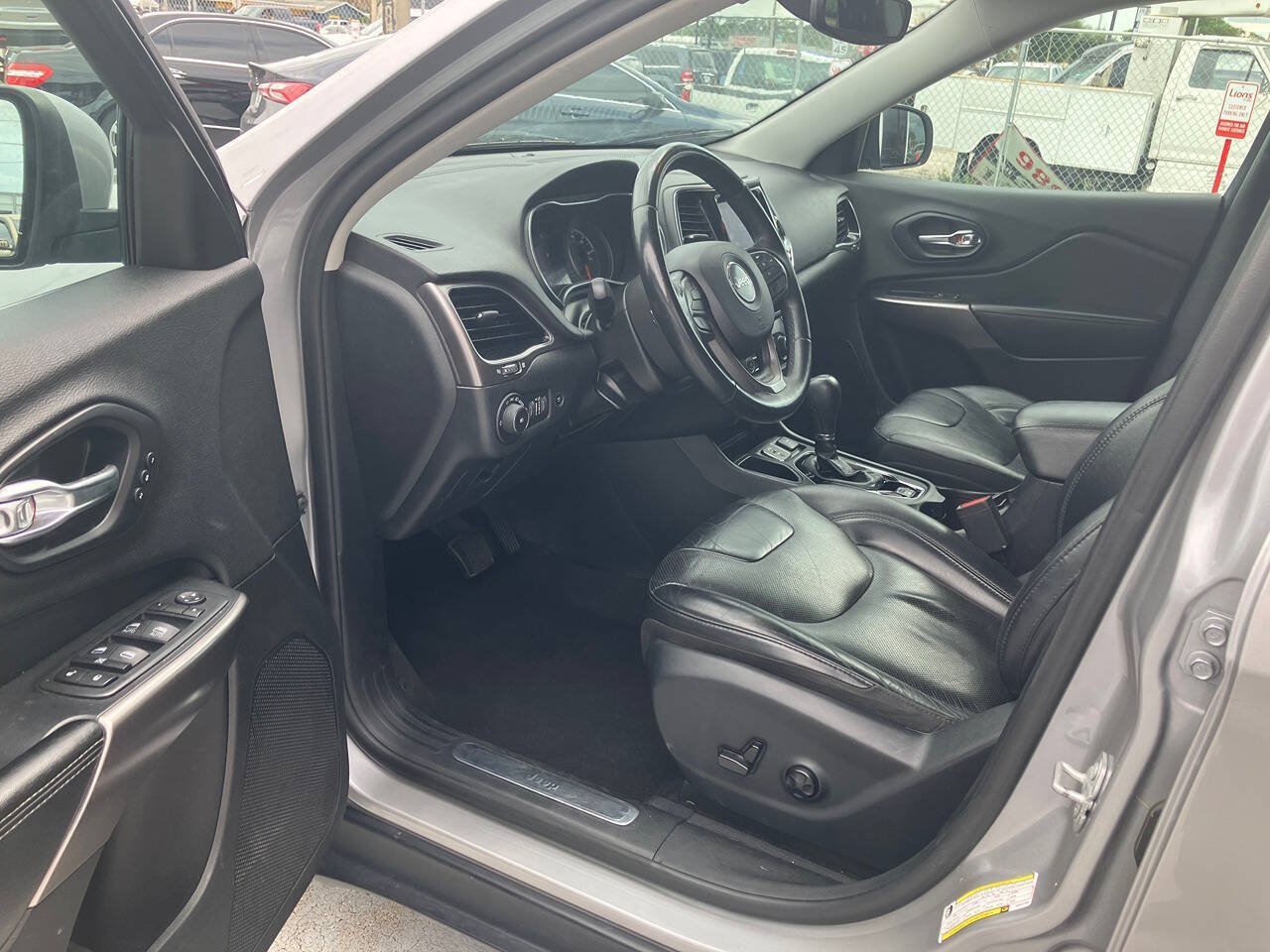 Used 2019 Jeep Cherokee Limited FWD image 12