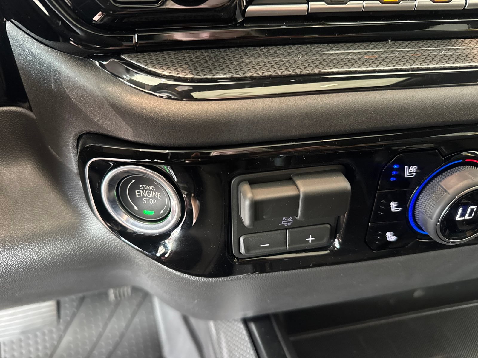 New 2026 Chevrolet Silverado 1500 ZR2 w/ LPO, Dark Essentials Package AWD/4WD image 27