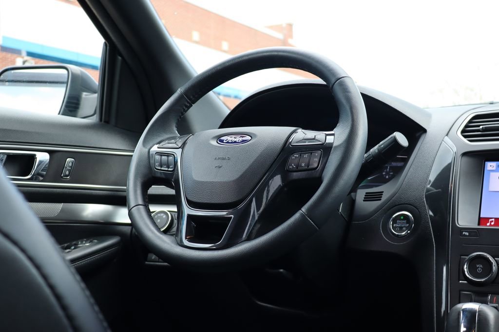 Used 2019 Ford Explorer XLT w/ Equipment Group 202A AWD/4WD image 42