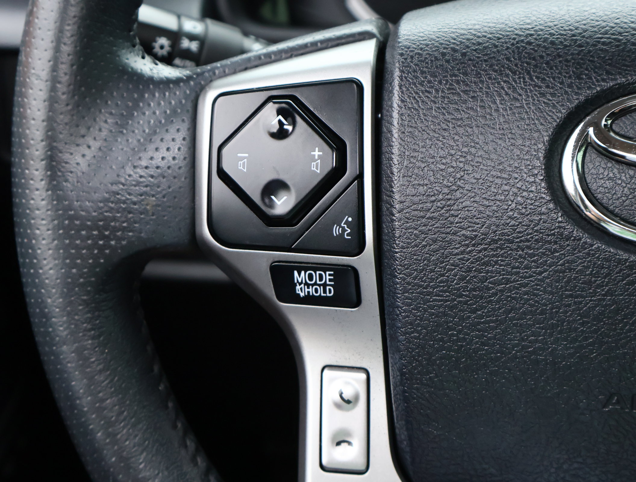 Used 2022 Toyota 4Runner Limited AWD/4WD image 15