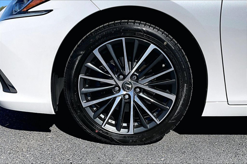 Used 2023 Lexus ES 350 w/ Premium Package FWD image 35