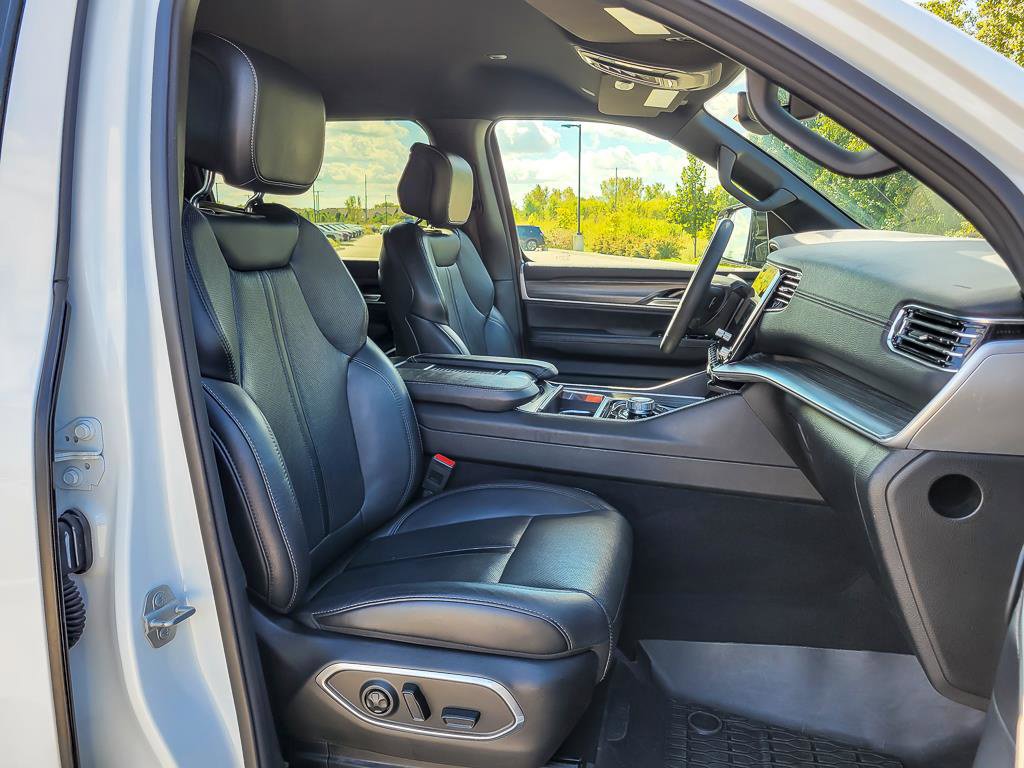 Used 2024 Jeep Wagoneer L Series II w/ Flexible Seating Group RWD image 33