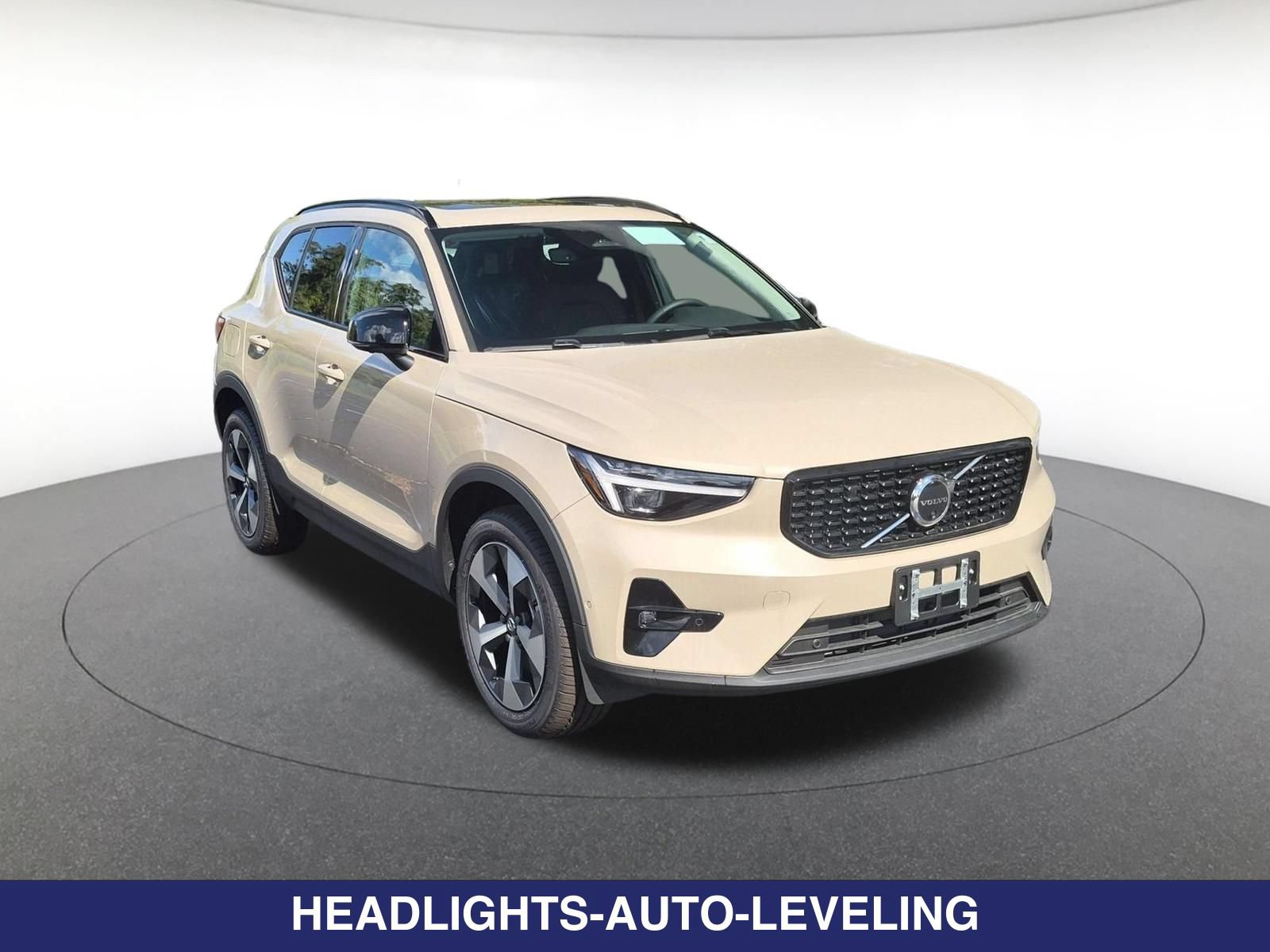 New 2026 Volvo XC40 B5 Plus AWD/4WD image 3