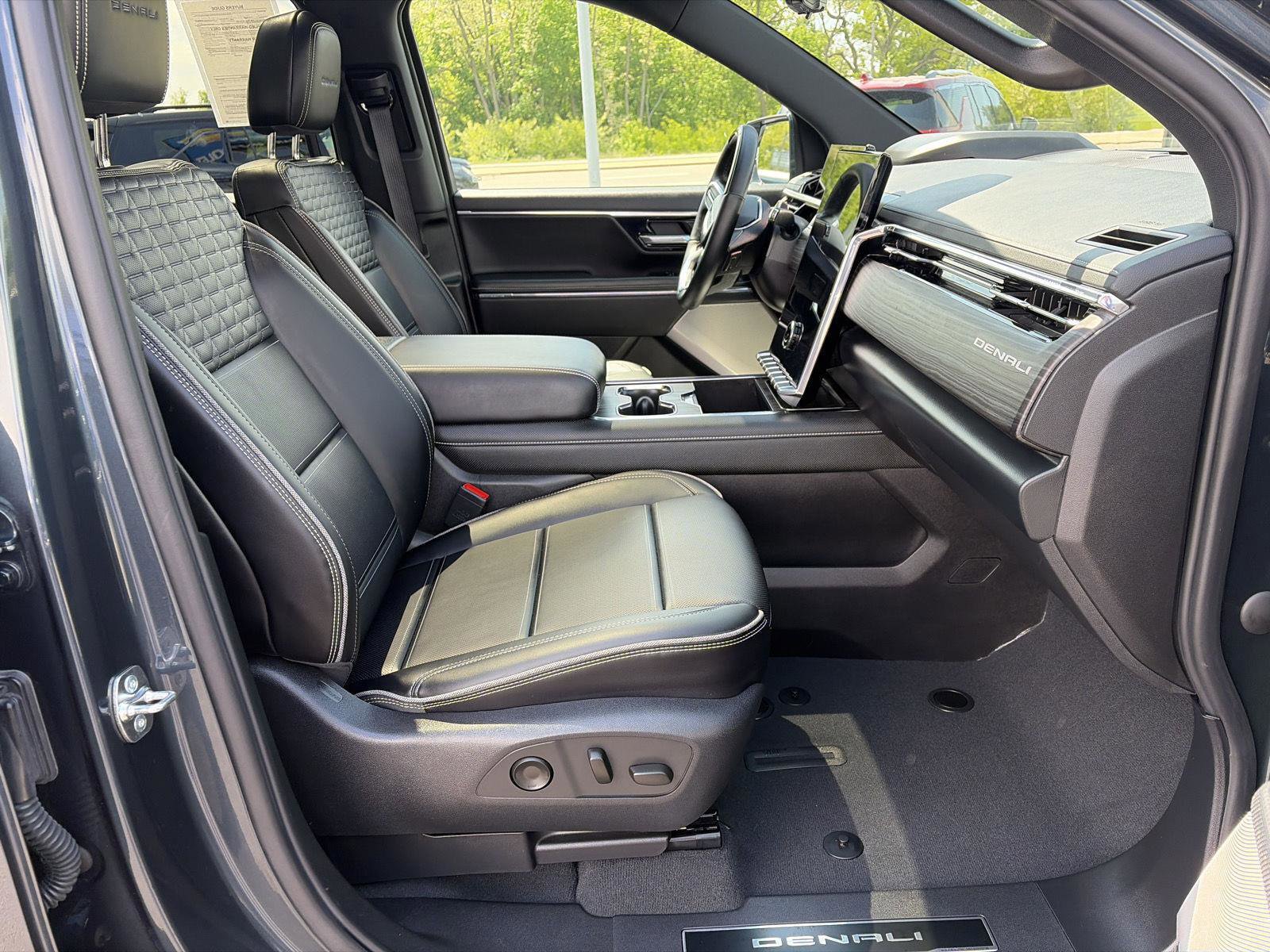 Used 2025 GMC Sierra EV Denali AWD/4WD image 21