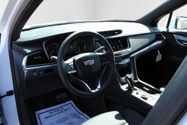 New 2025 Cadillac XT6 Luxury image 16