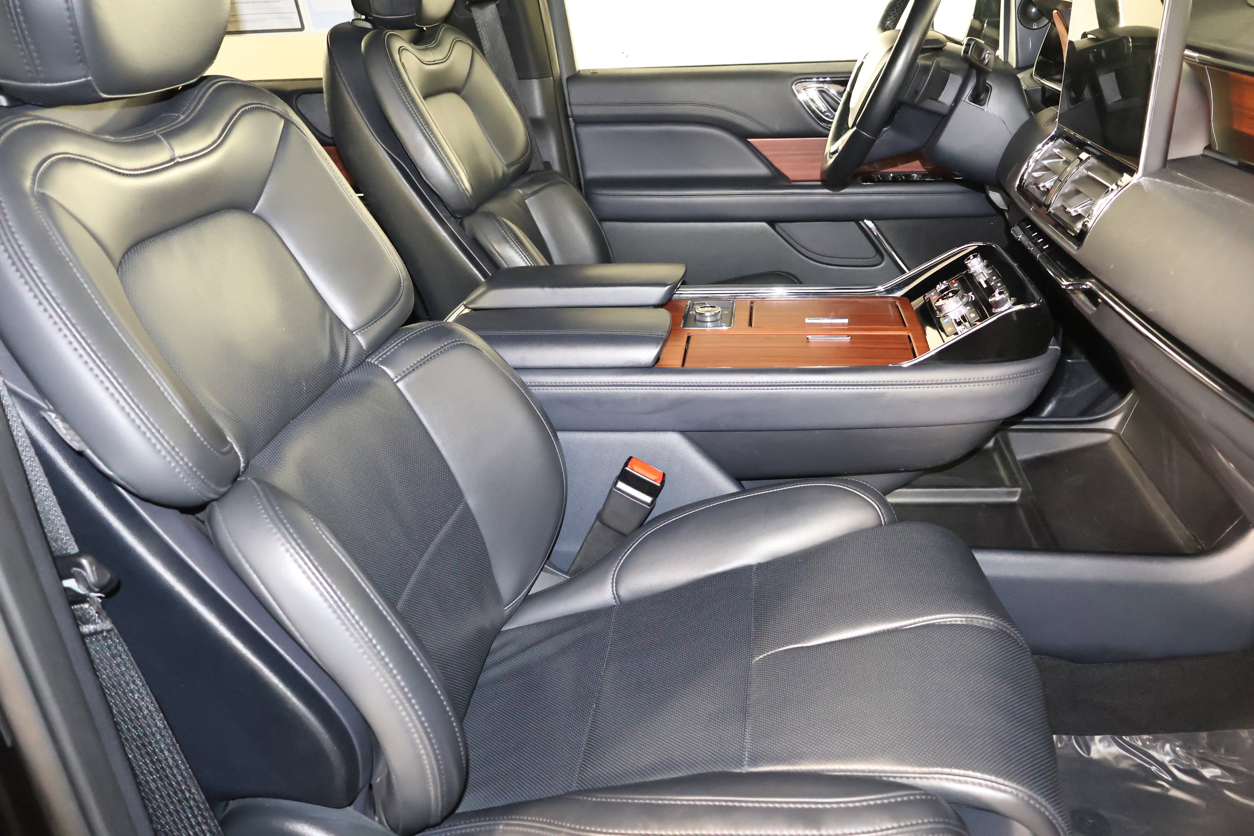 Used 2024 Lincoln Navigator Premiere image 46