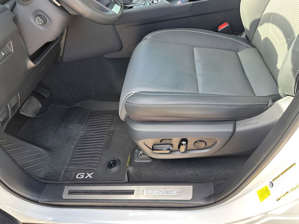Used 2024 Lexus GX 550 w/ Accessory Package (Z1) AWD/4WD image 25