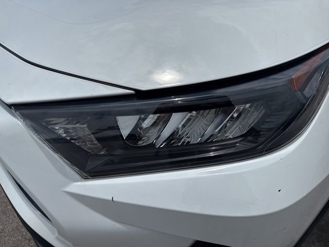 Used 2021 Toyota RAV4 LE AWD/4WD image 9
