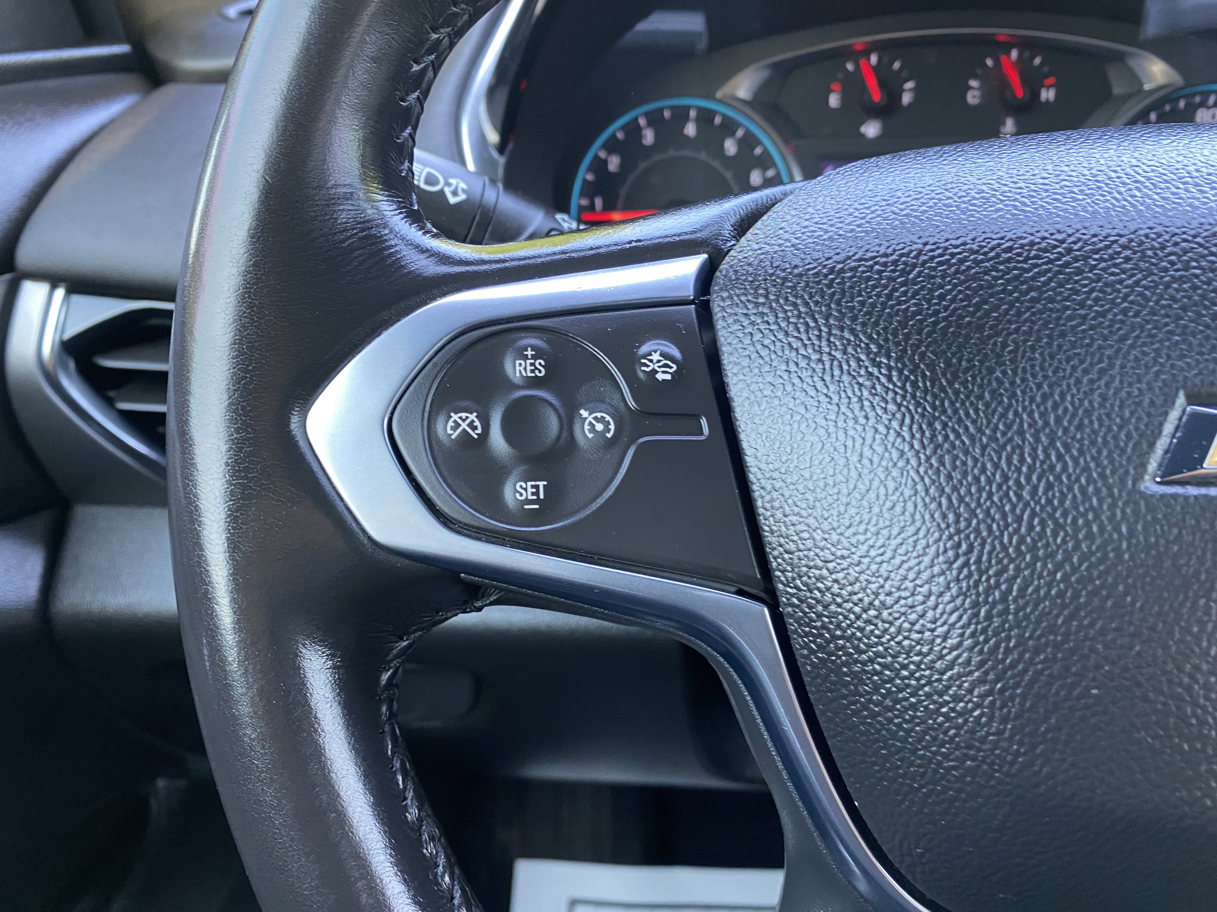 Used 2022 Chevrolet Traverse LT FWD image 19