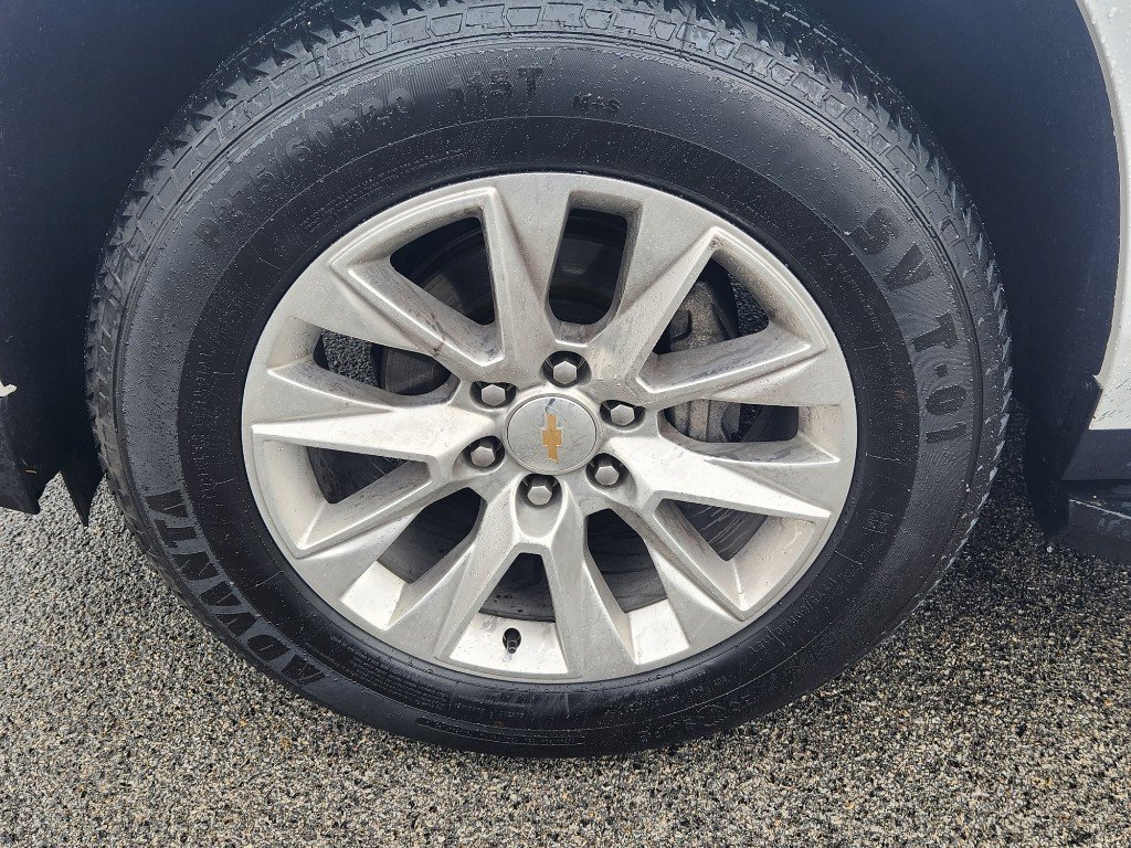 Used 2024 Chevrolet Suburban Premier image 9