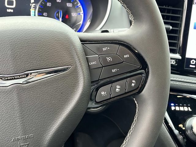 Used 2025 Chrysler Pacifica Limited FWD image 29