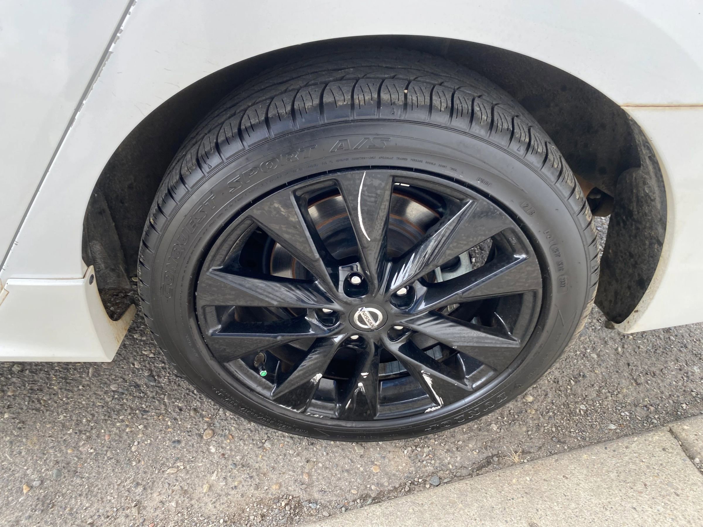 Used 2018 Nissan Sentra SR w/ SR Midnight Edition Package image 27