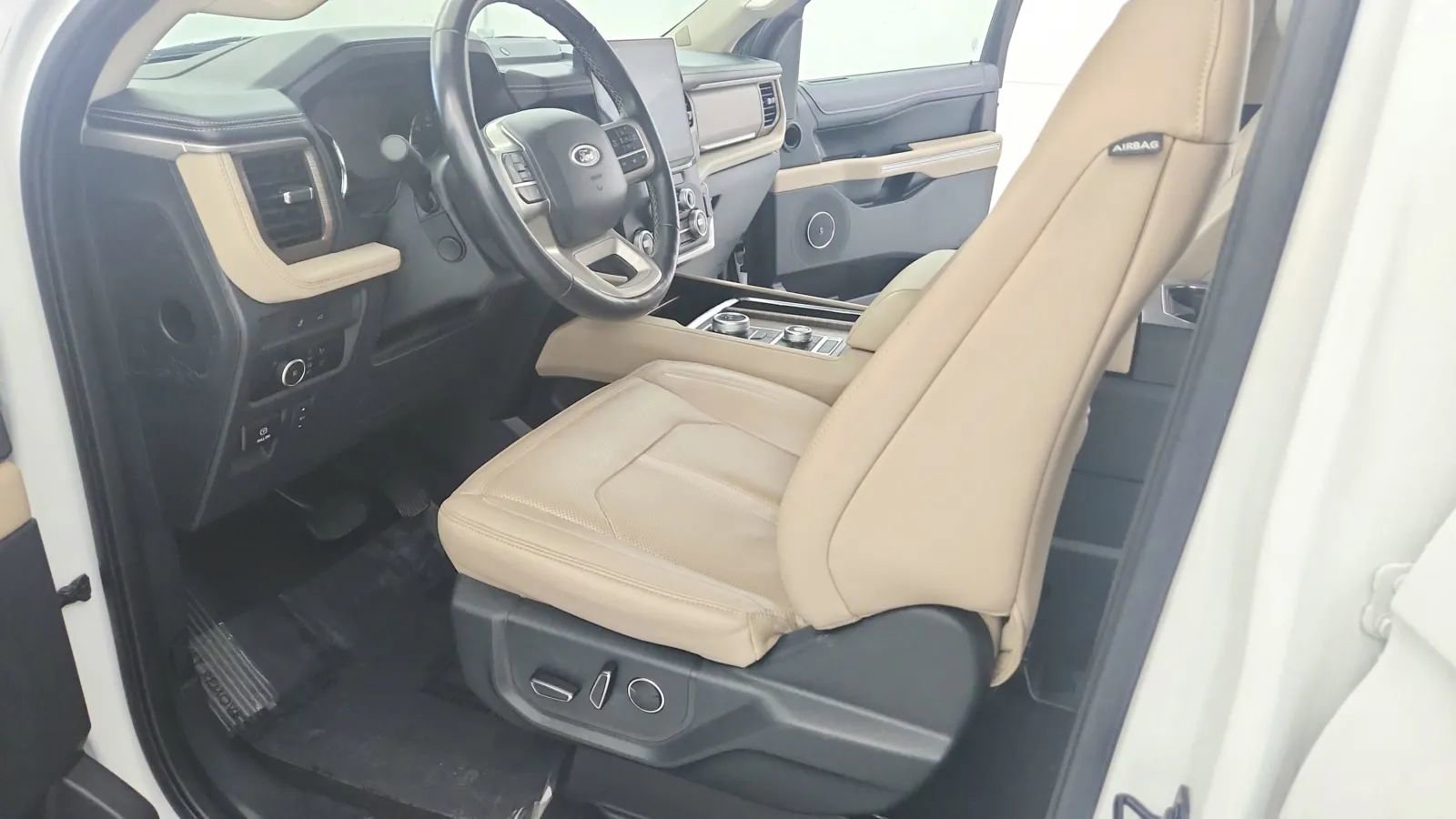 Used 2024 Ford Expedition Limited image 22