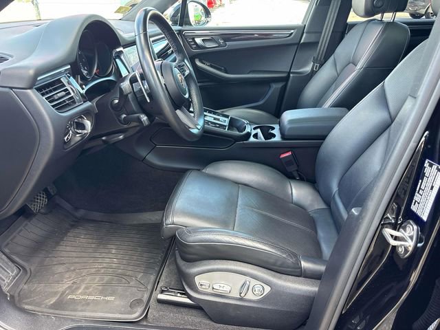Used 2022 Porsche Macan Base image 11