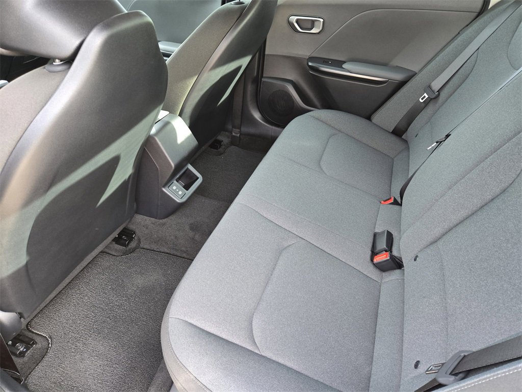 New 2025 Kia K4 LXS image 19