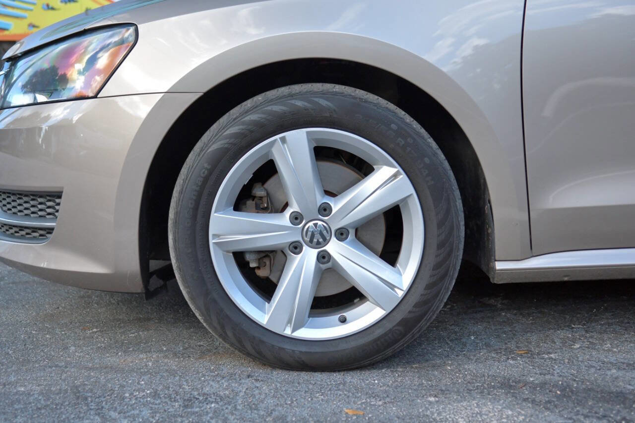 Used 2015 Volkswagen Passat TDI SE image 12