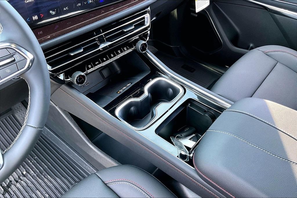 New 2026 Chevrolet Traverse Z71 w/ Enhanced Driving Package image 8