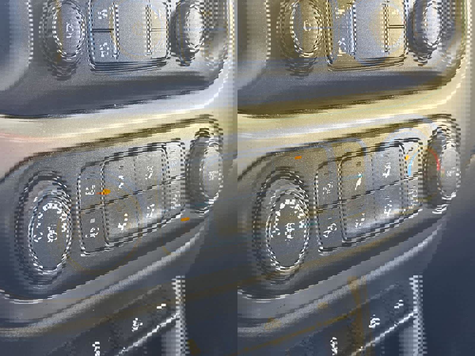 Used 2022 Chevrolet Colorado LT w/ LT Convenience Package image 18