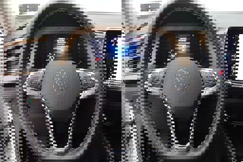 Used 2025 Volkswagen Atlas SE image 19