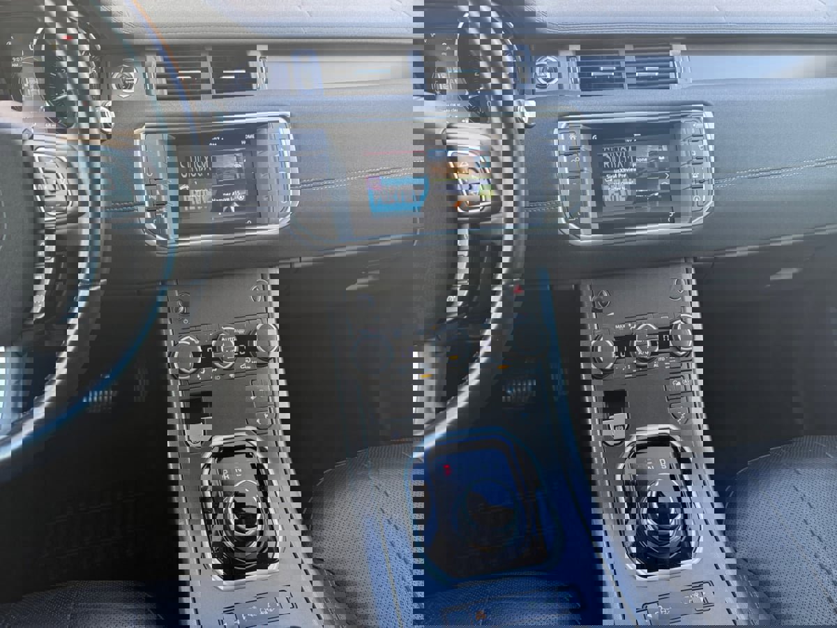 Used 2018 Land Rover Range Rover Evoque SE image 10